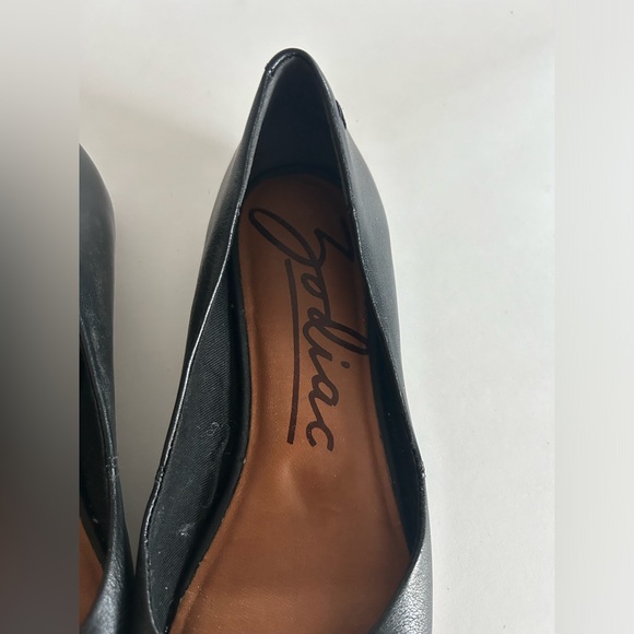 WOMEN'S ZODIAC HILL FLATS PRACTICALLY NEW - Picture 2 of 6